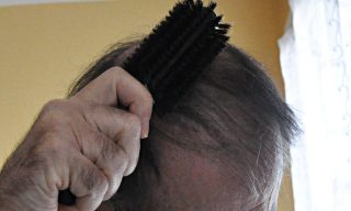 برس نرم کودک برای مراقبت آرام از مو و پوست سر